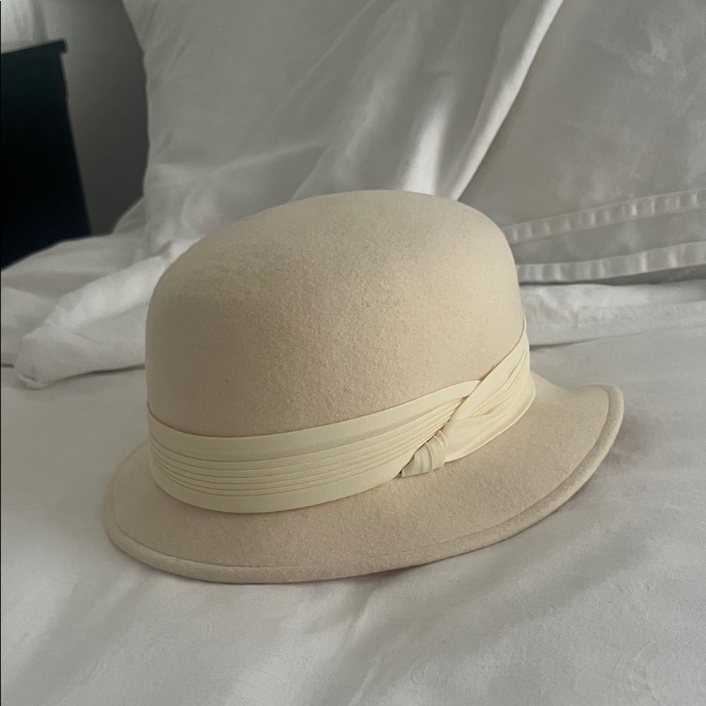Women’s wool cloche